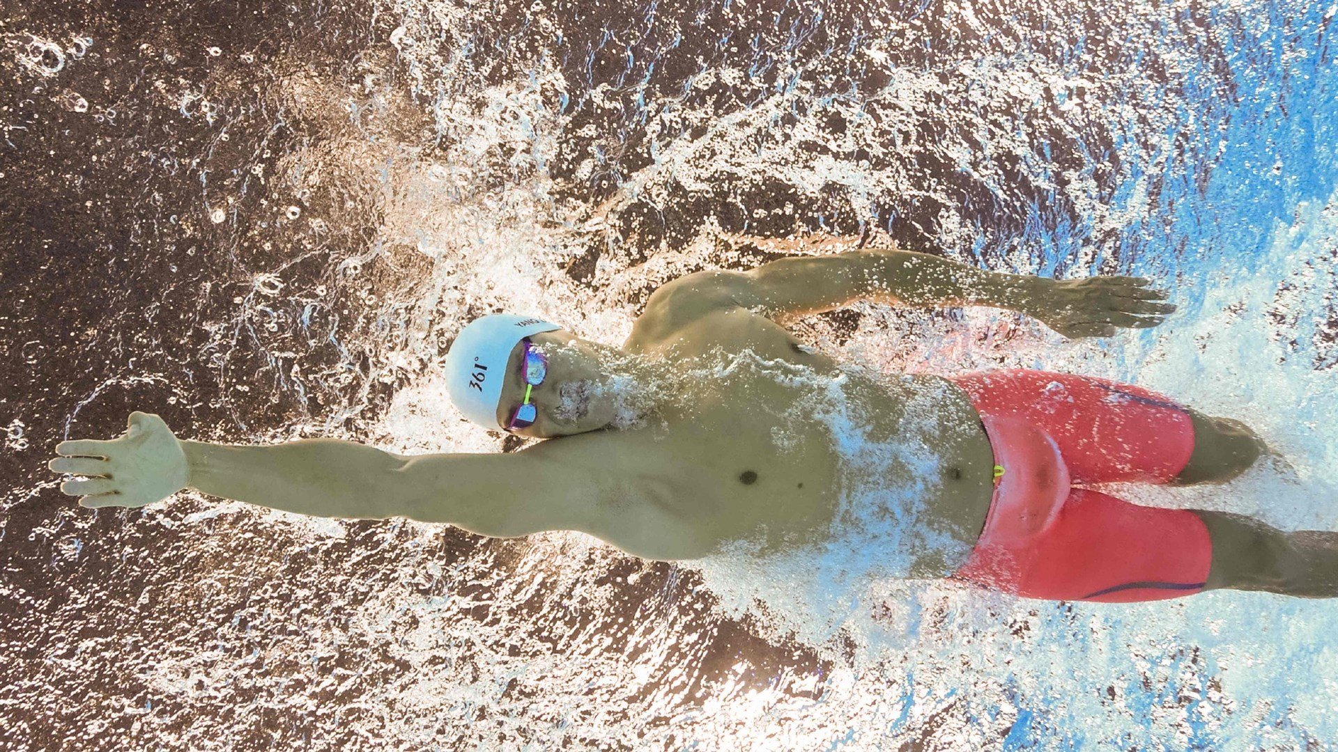 _魔幻夜光跑步赛:光影交织,燃爆夜晚_,夜光跑道