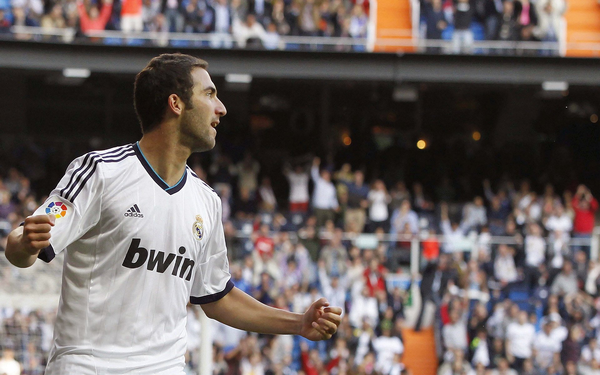 法甲豪门采取“高压+边路宽度”战术,打乱对手组织